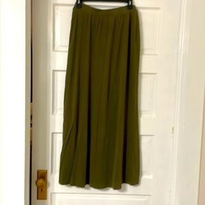 Olive green long maxi skirt size large. Fits like extra large.  Too big for me.